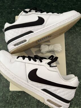 Nike SB Zoom Air Paul Rodriguez 1 OG - White Low-Top Sneakers with Black Swoosh